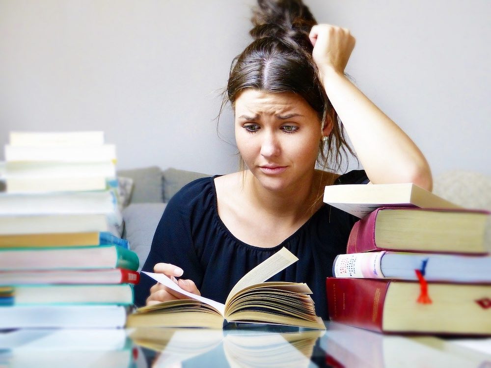 Femme ayant besoin d'une aide à la concentration